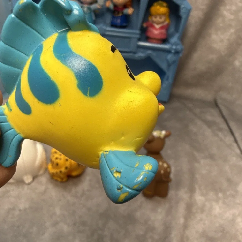 Fisher Price Little People Disney Frozen Carry Castle Case 5 Princess 5 Animals